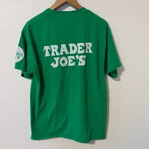 Trader Joe’s Short Sleeve Crew Tee Kelly Green Cotton Circle Logo-Large